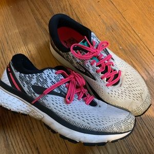 Brooks Ghost 11 women’s size 10 running shoes